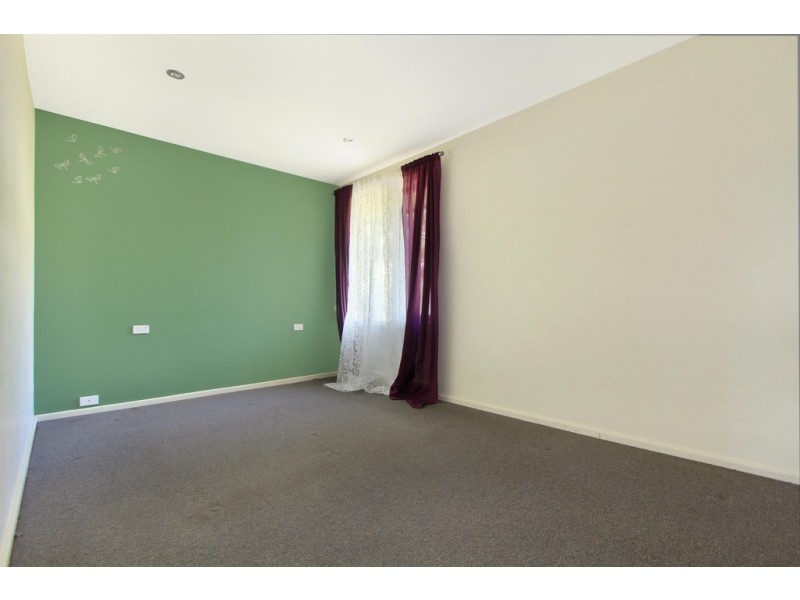 4 Kotara Crescent, Unanderra NSW 2526