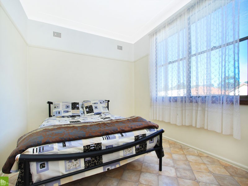 28 Waples Road, Unanderra NSW 2526