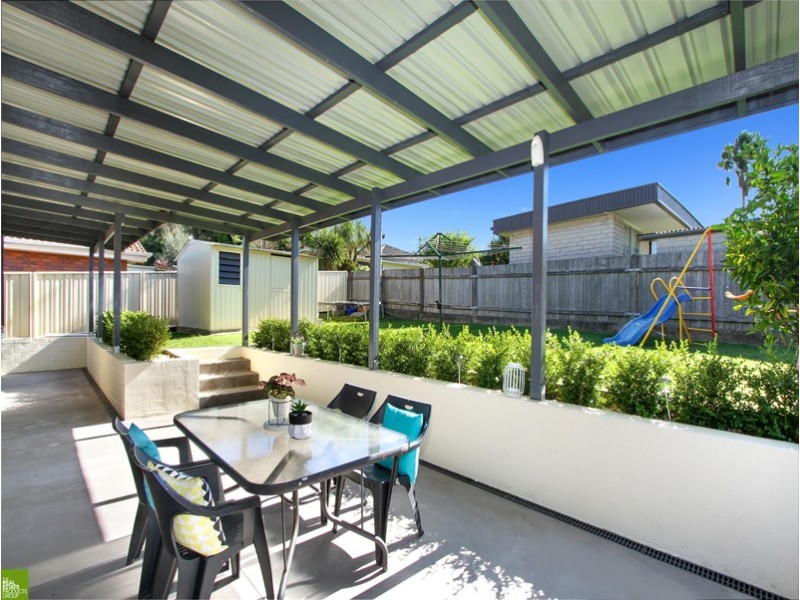 84 Beatus Street, Unanderra NSW 2526