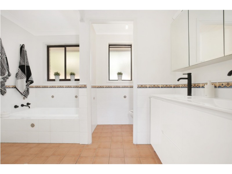 9 Aminya Place, Farmborough Heights NSW 2526