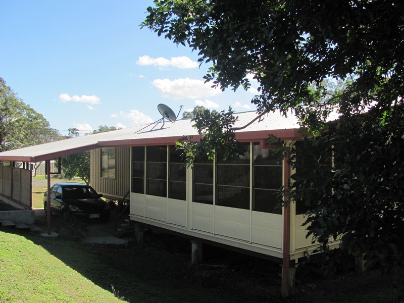 2 DAVIS STREET, Mount Larcom QLD 4695