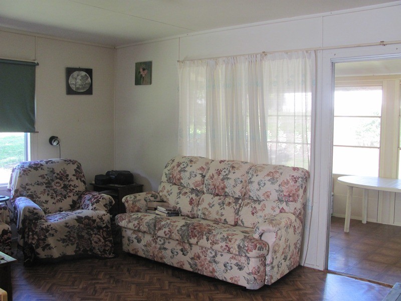 2 DAVIS STREET, Mount Larcom QLD 4695