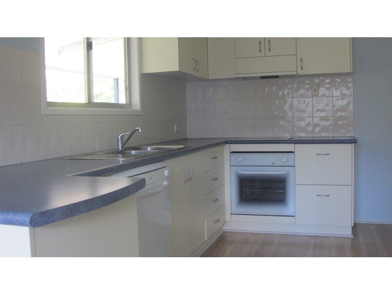 13 Clark, Clinton QLD 4680