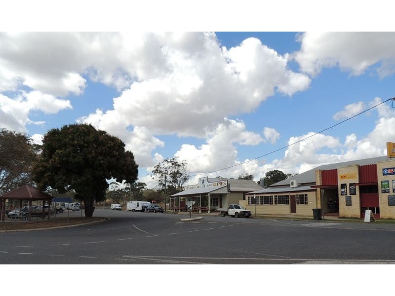 4 Gladstone Street, Mount Larcom QLD 4695