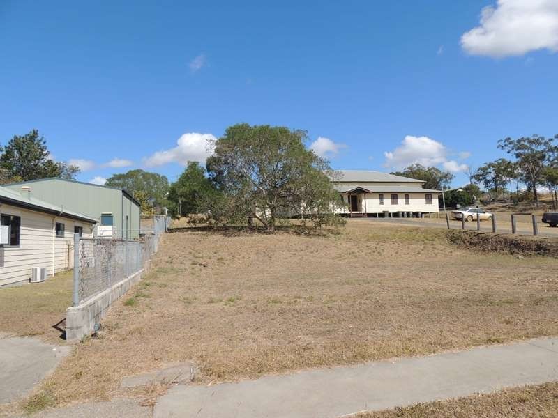 43 Raglan Street, Mount Larcom QLD 4695