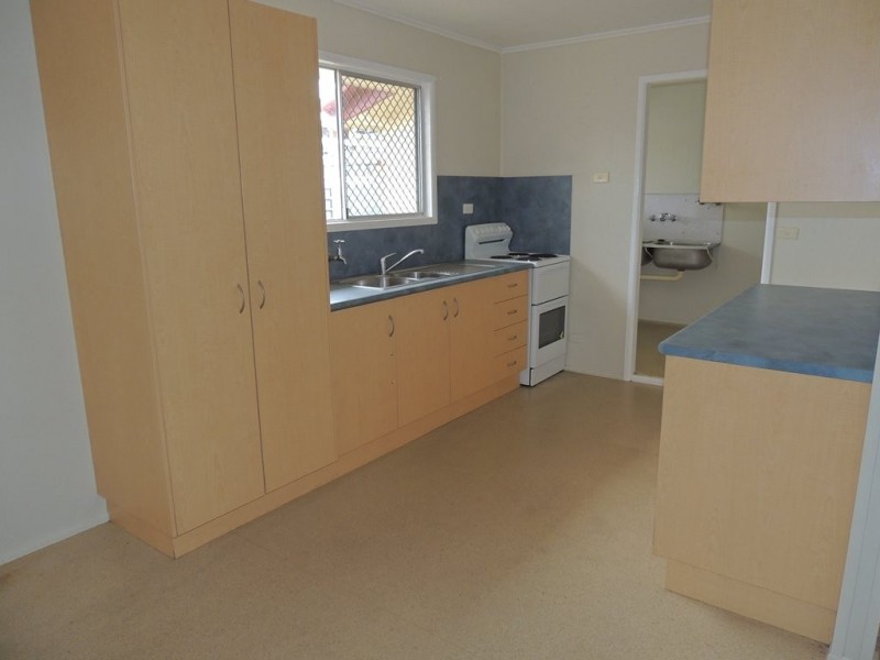 5 Raglan Street, Mount Larcom QLD 4695