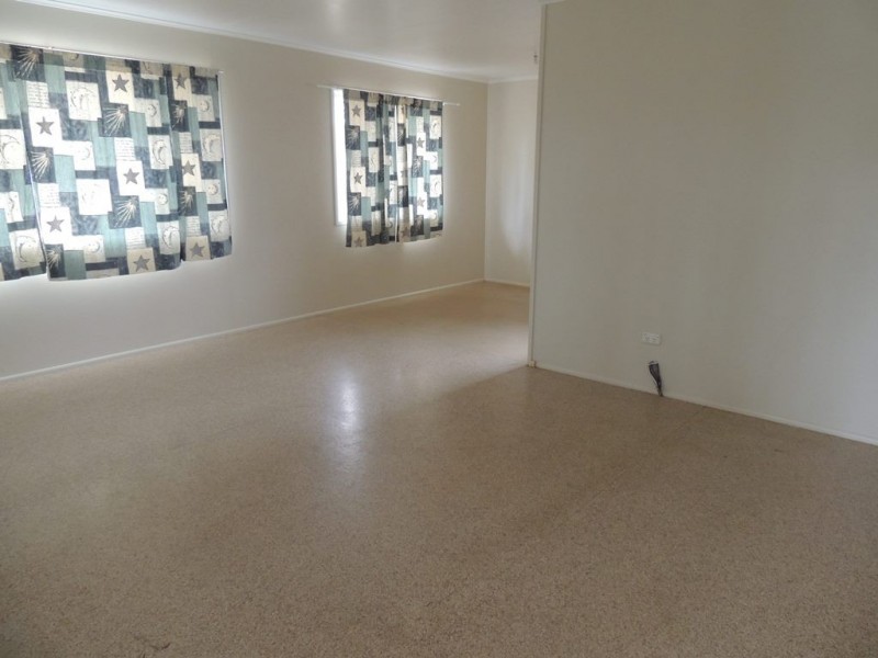 5 Raglan Street, Mount Larcom QLD 4695