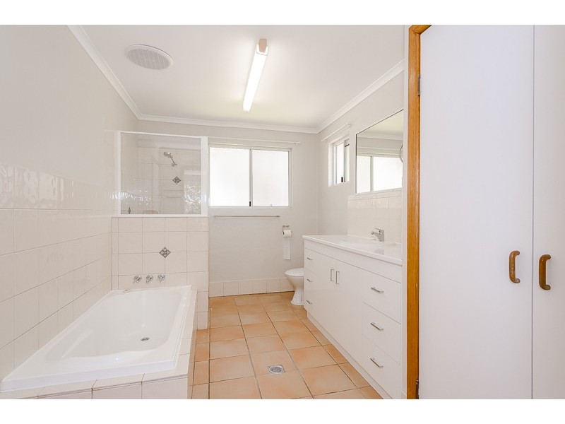 35 Allunga Drive, Glen Eden QLD 4680