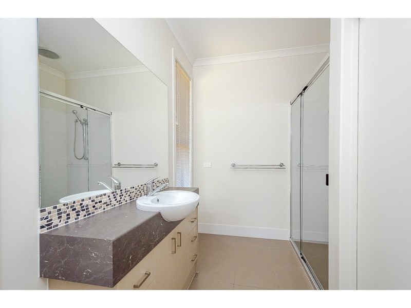 1 Thornbill Street, New Auckland QLD 4680