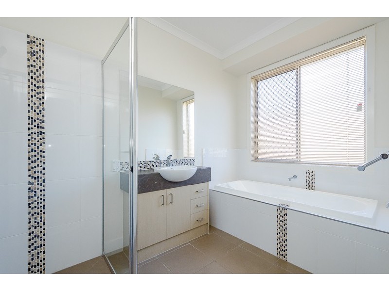 1 Thornbill Street, New Auckland QLD 4680