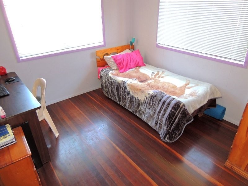 8 MARLIN STREET, Toolooa QLD 4680