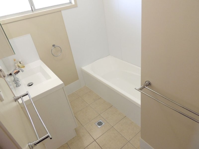 8 MARLIN STREET, Toolooa QLD 4680