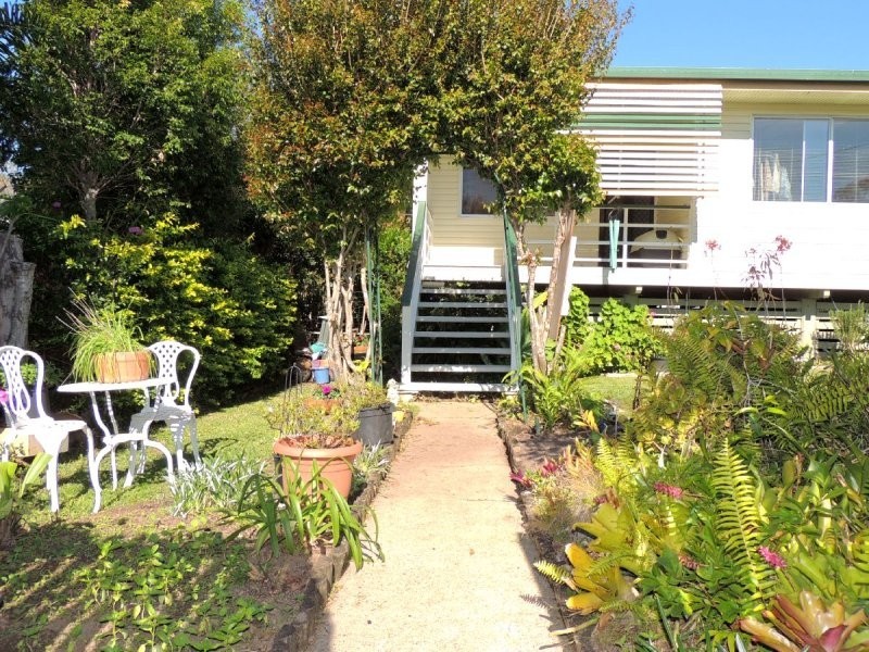 8 MARLIN STREET, Toolooa QLD 4680