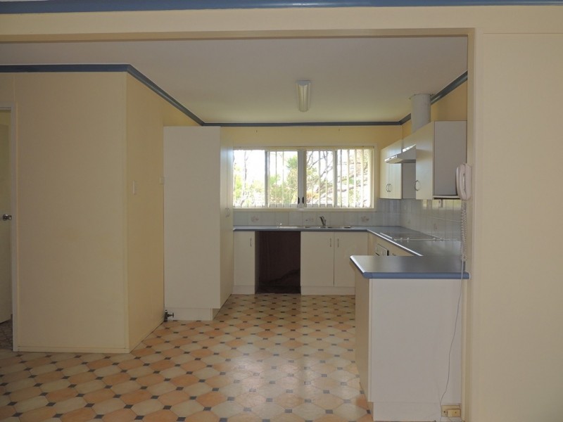 12 HAYES AVENUE, Boyne Island QLD 4680