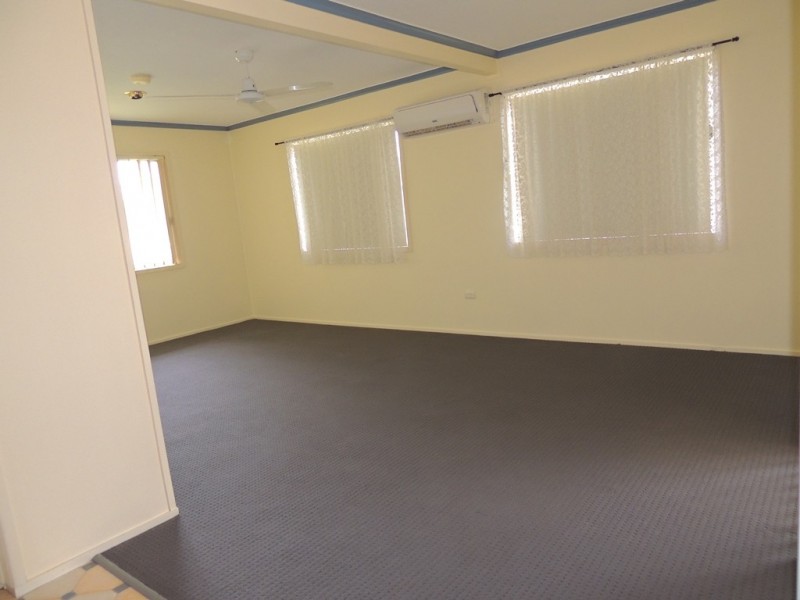 12 HAYES AVENUE, Boyne Island QLD 4680