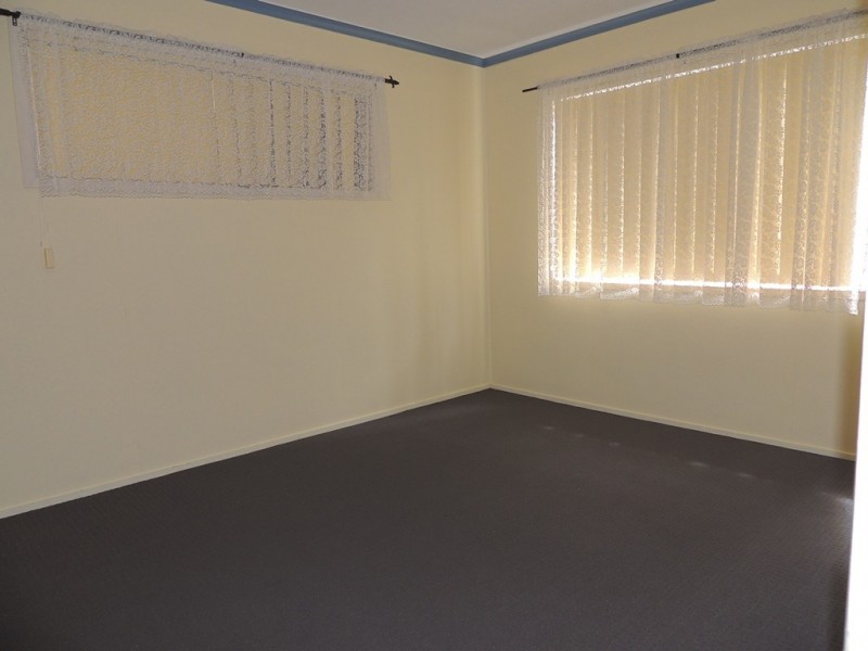 12 HAYES AVENUE, Boyne Island QLD 4680
