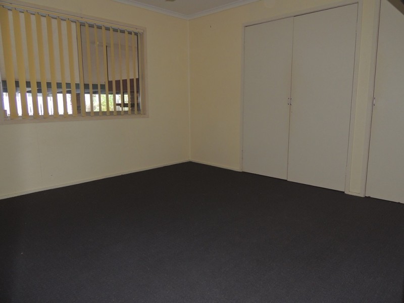 12 HAYES AVENUE, Boyne Island QLD 4680