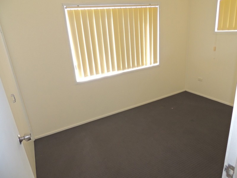 12 HAYES AVENUE, Boyne Island QLD 4680