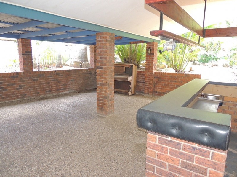 12 HAYES AVENUE, Boyne Island QLD 4680