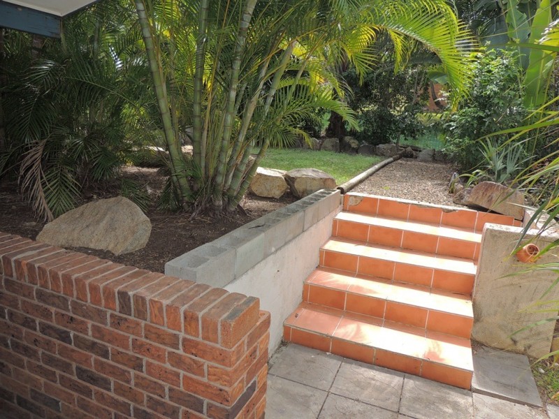 12 HAYES AVENUE, Boyne Island QLD 4680