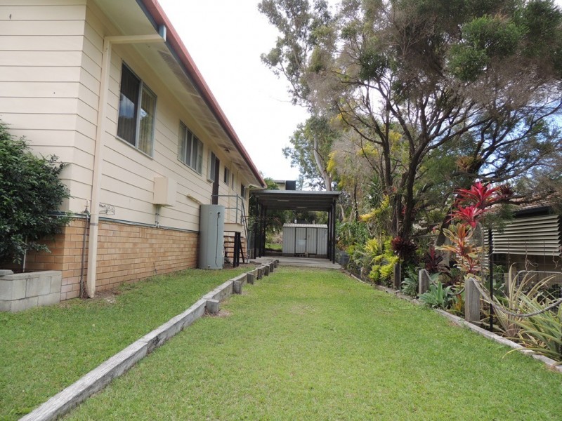 12 HAYES AVENUE, Boyne Island QLD 4680