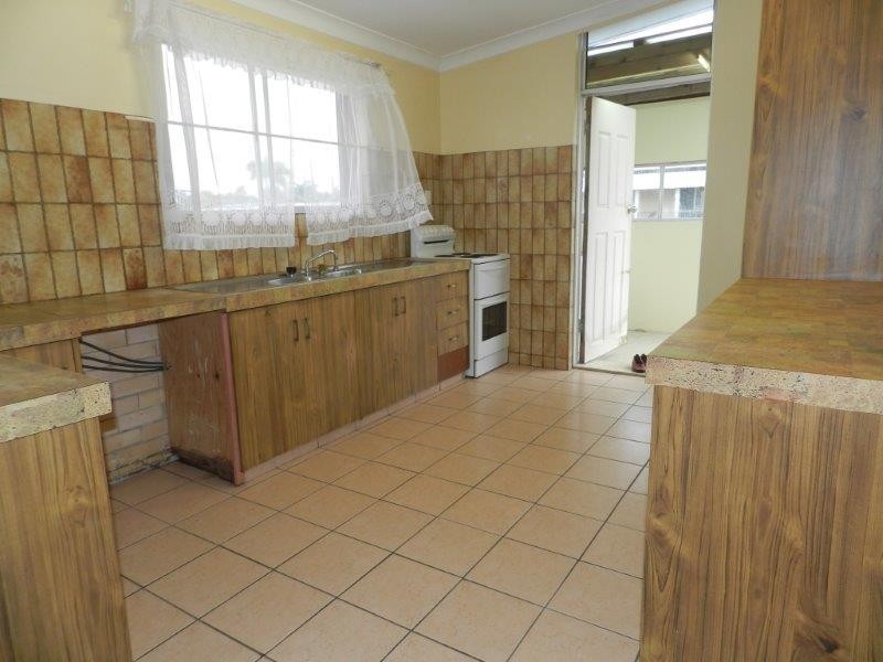 12 Aerodrome Rd, Clinton QLD 4680