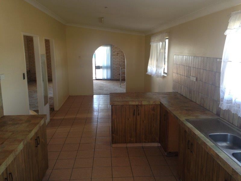 12 Aerodrome Rd, Clinton QLD 4680