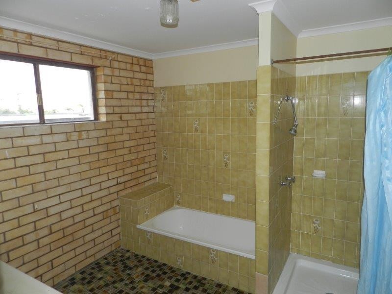 12 Aerodrome Rd, Clinton QLD 4680