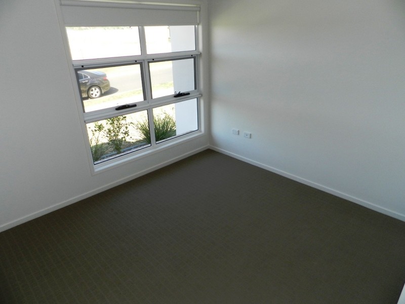 9 Lenthall Street, Boyne Island QLD 4680