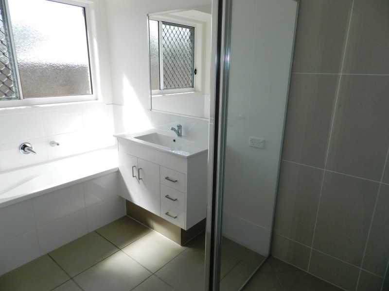 9 Lenthall Street, Boyne Island QLD 4680