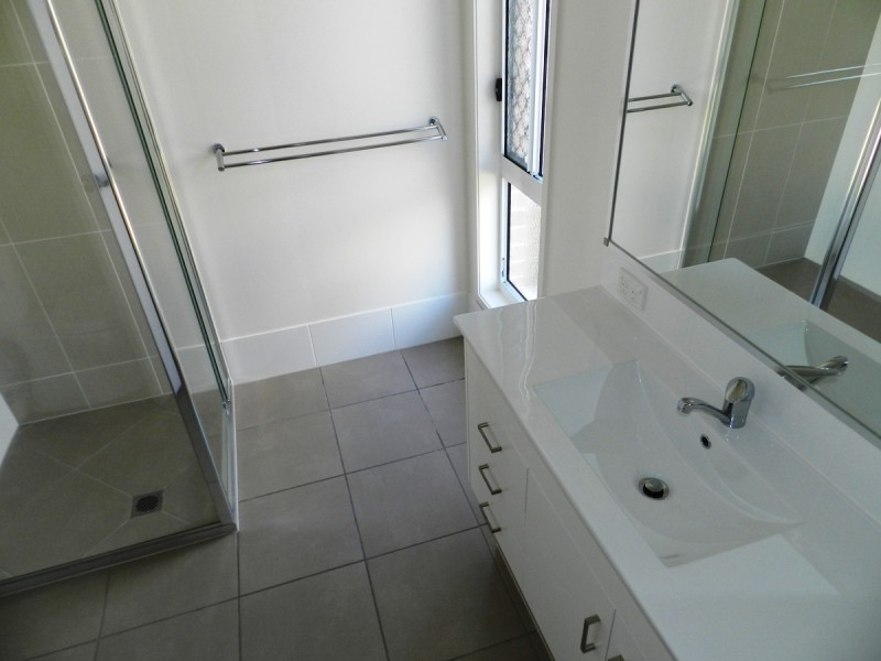 9 Lenthall Street, Boyne Island QLD 4680