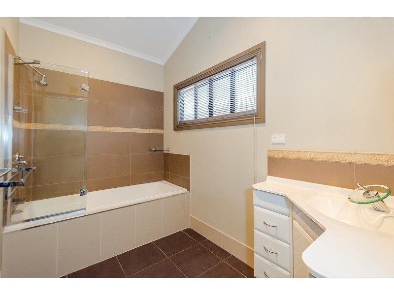 18 Rigby Crescent, West Gladstone QLD 4680