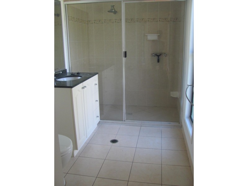 16 Katrina Boulevard, New Auckland QLD 4680