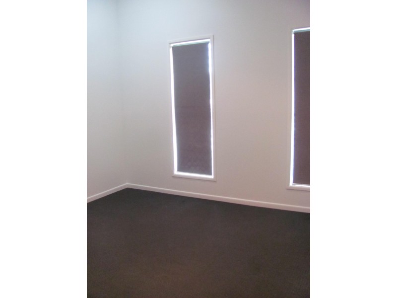 16 Katrina Boulevard, New Auckland QLD 4680