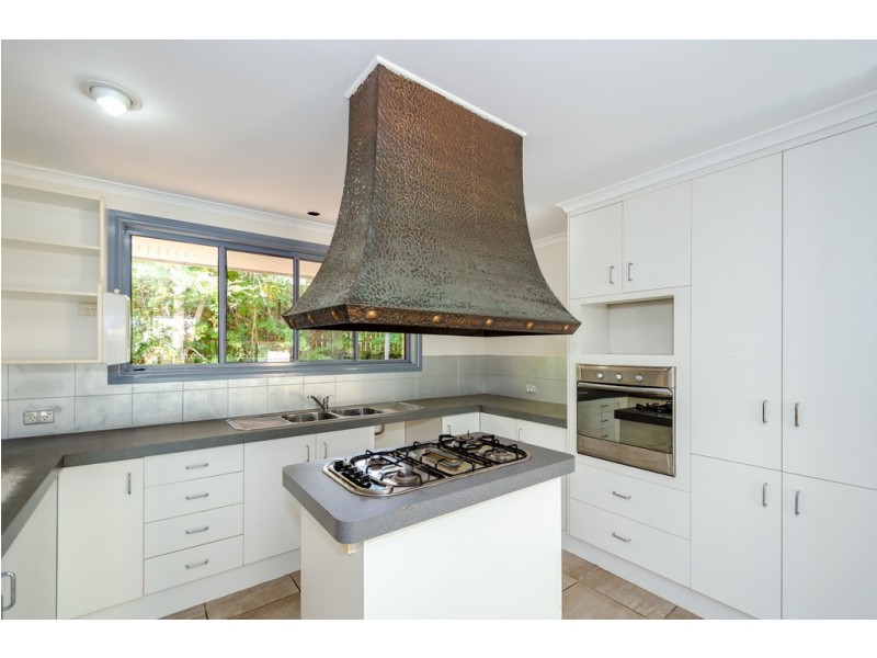 8 Sovereign Court, Clinton QLD 4680
