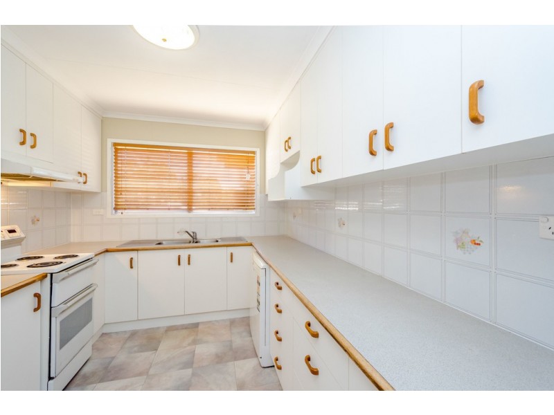 11 Angler Street, Toolooa QLD 4680