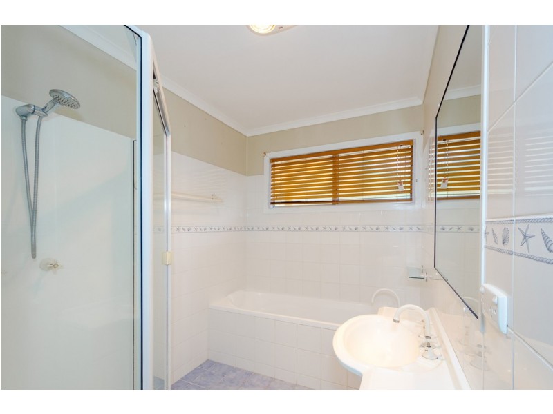 11 Angler Street, Toolooa QLD 4680