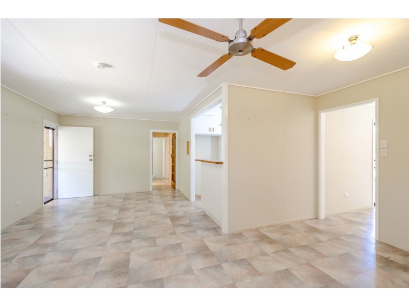 11 Angler Street, Toolooa QLD 4680