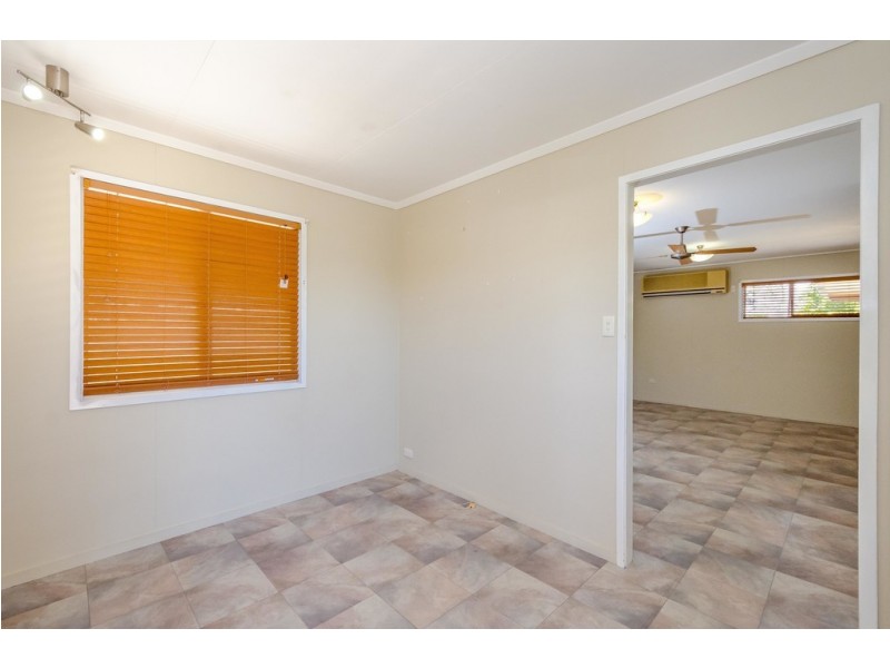 11 Angler Street, Toolooa QLD 4680