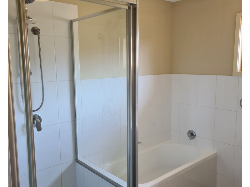 1 Brolga Avenue, New Auckland QLD 4680