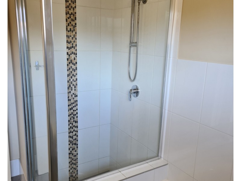 1 Brolga Avenue, New Auckland QLD 4680