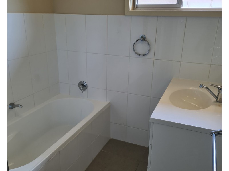 1 Brolga Avenue, New Auckland QLD 4680