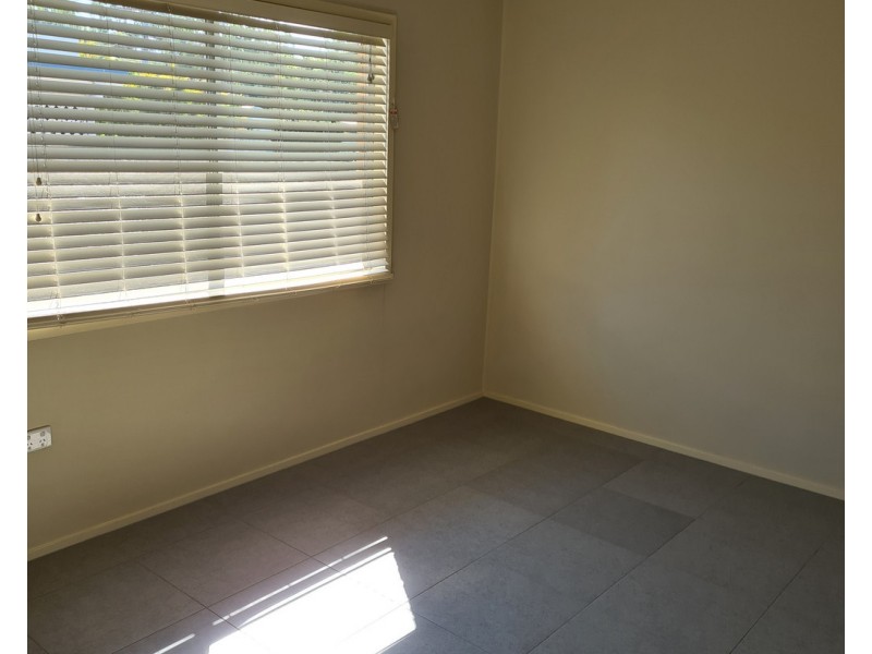 1 Brolga Avenue, New Auckland QLD 4680
