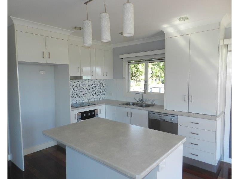 22 Walters Ave, West Gladstone QLD 4680