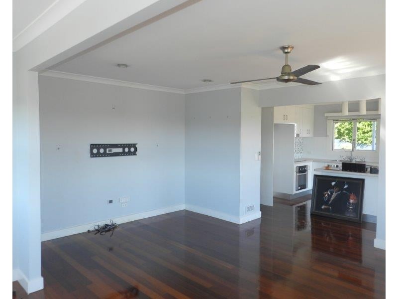 22 Walters Ave, West Gladstone QLD 4680