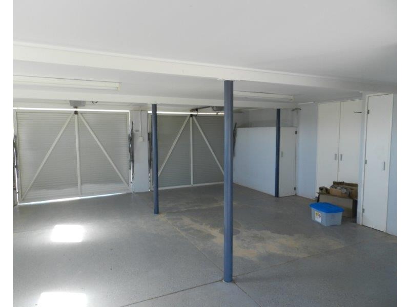 22 Walters Ave, West Gladstone QLD 4680