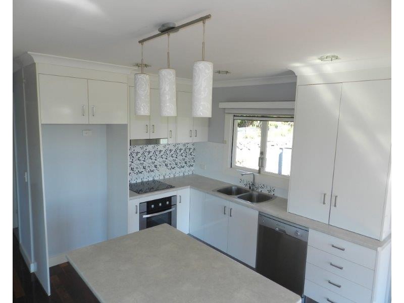 22 Walters Ave, West Gladstone QLD 4680