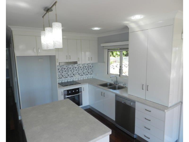 22 Walters Ave, West Gladstone QLD 4680