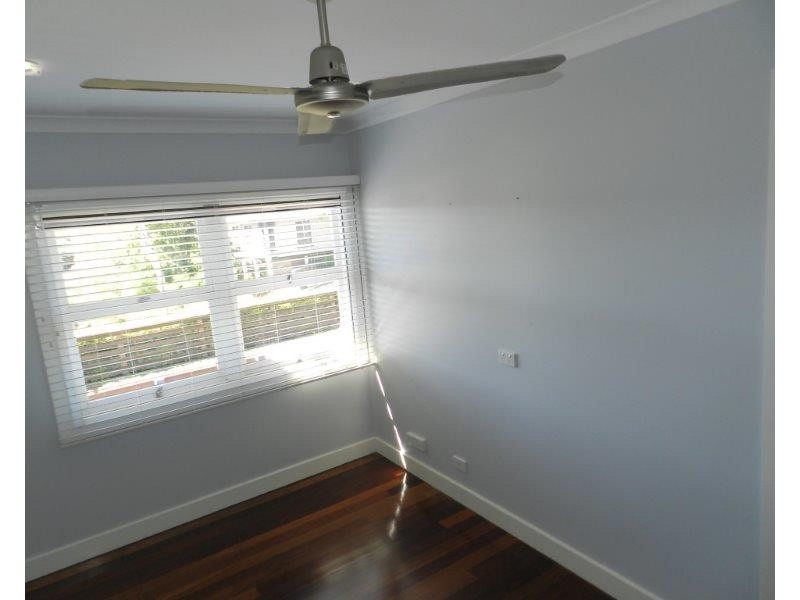 22 Walters Ave, West Gladstone QLD 4680