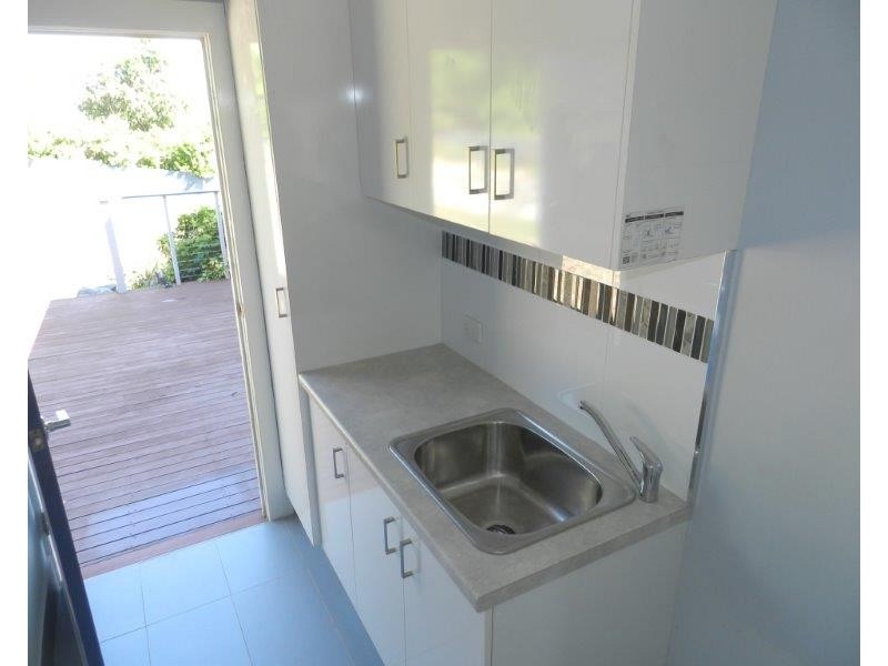 22 Walters Ave, West Gladstone QLD 4680